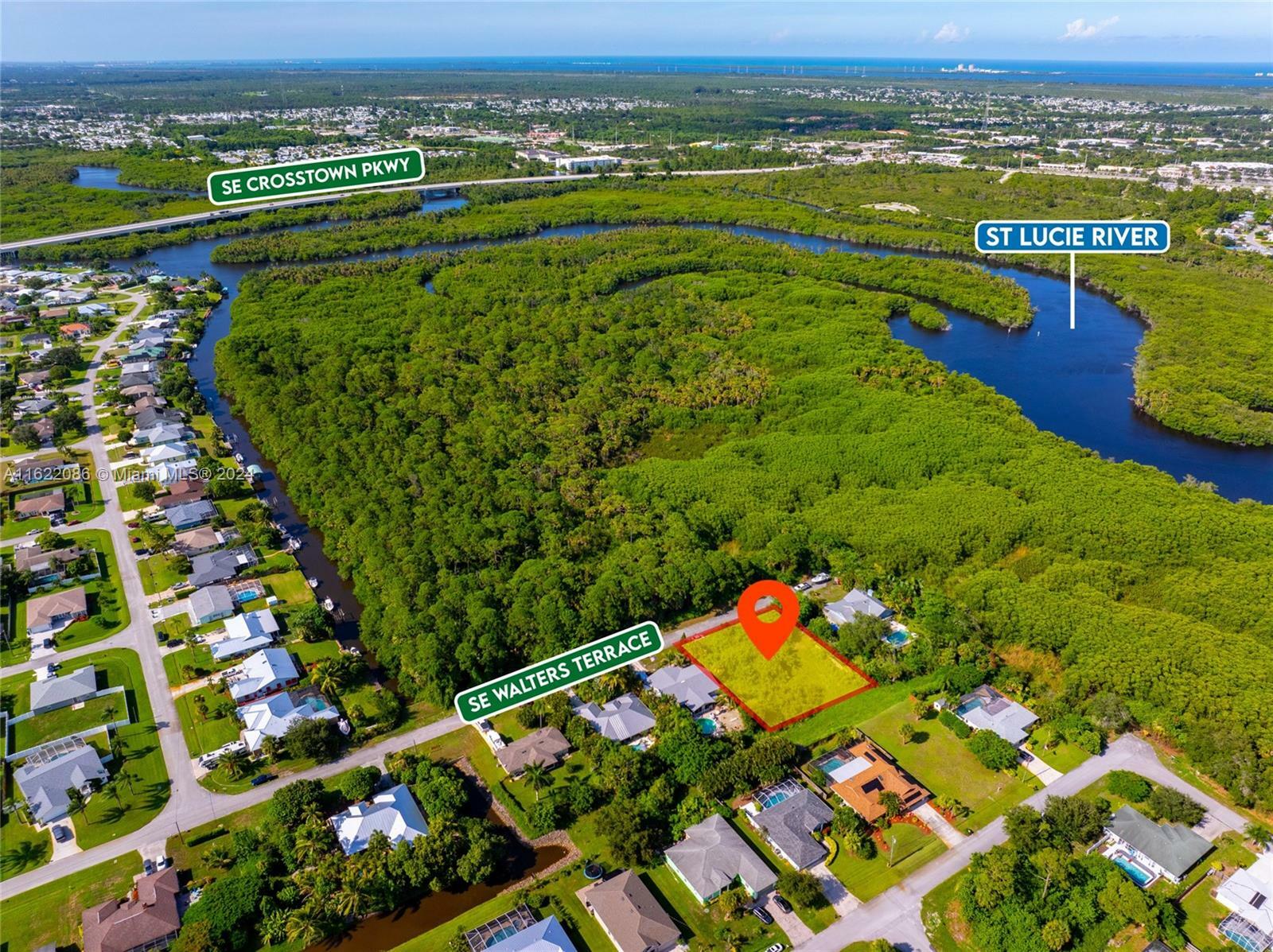 Property Photo:  1050 SE Walters Ter  FL 34983 