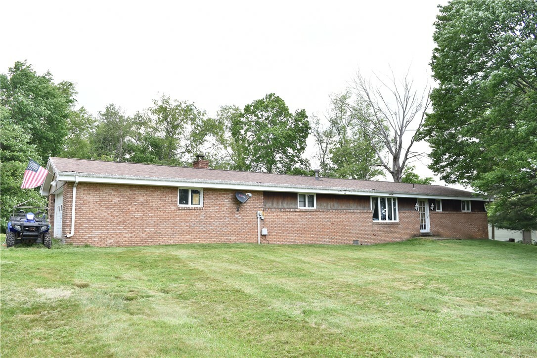 Property Photo:  207 Munntown Rd  PA 15330 