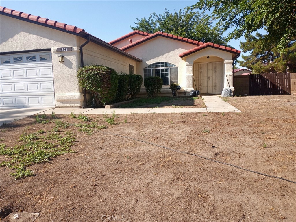 Property Photo:  1704 Le Niche Lane  CA 93535 