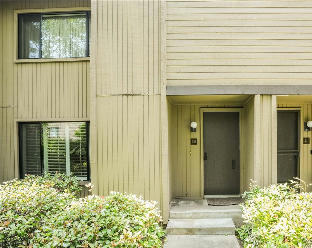 Property Photo:  451 Walnut W  CA 91103 