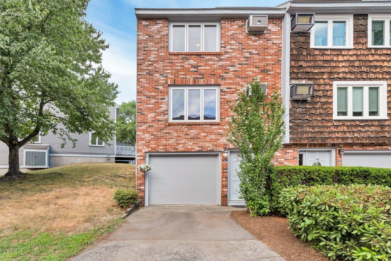 Property Photo:  211 Valley West Way  NH 03102 