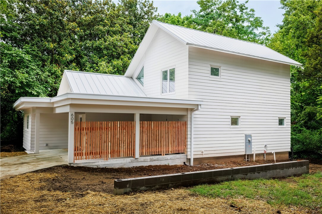 Property Photo: 605 N Walnut Avenue AR 72701