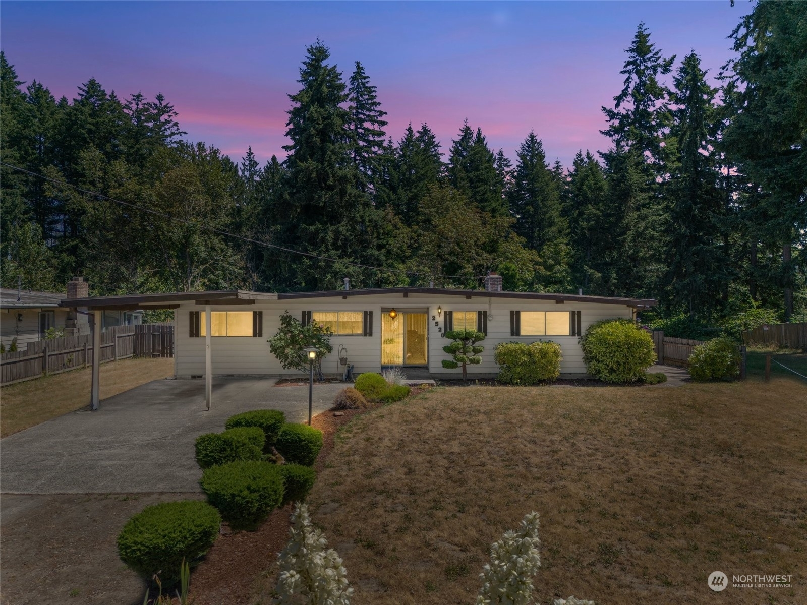 Property Photo:  2520 Hemlock Street SE  WA 98092 