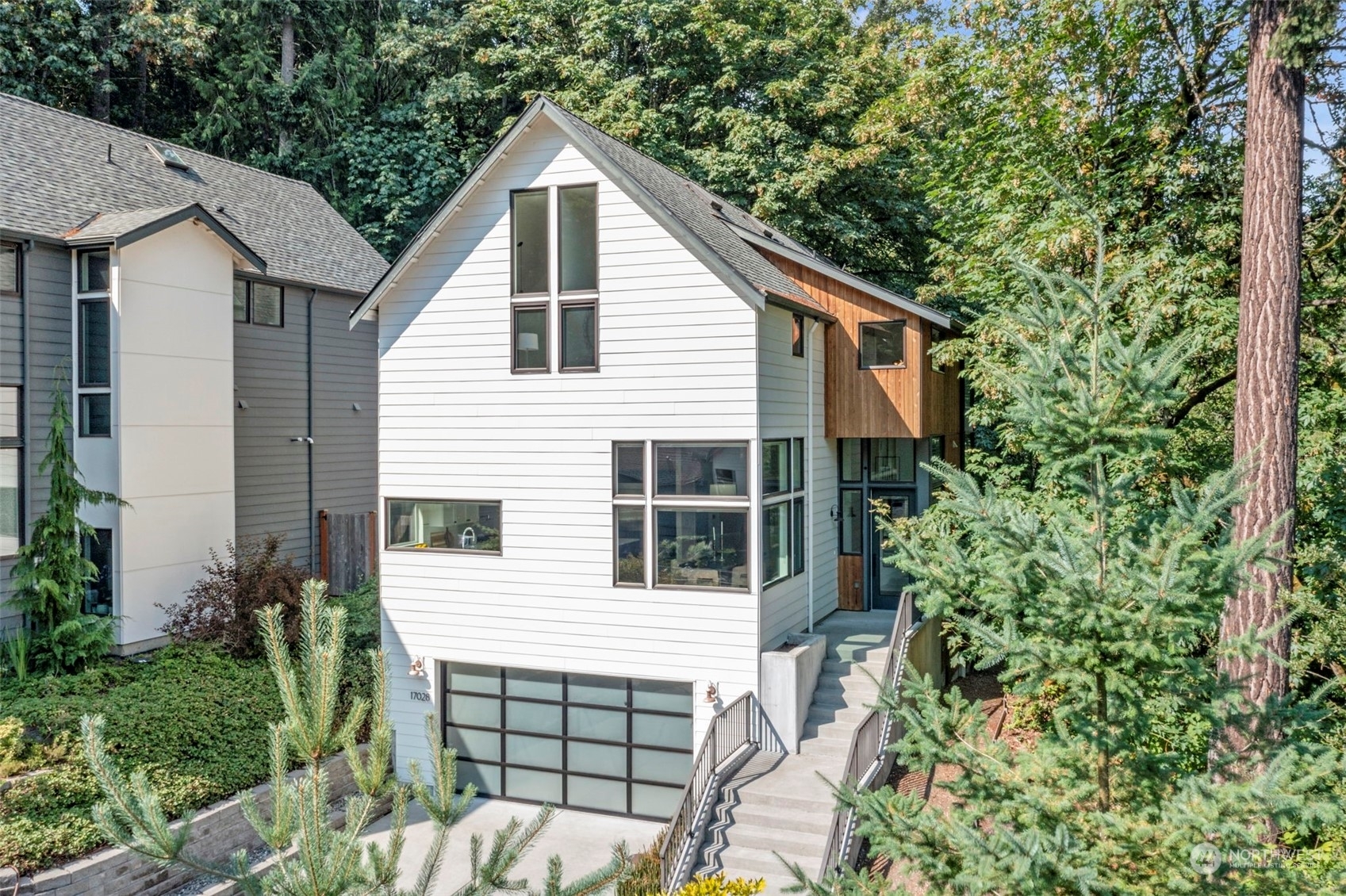 Property Photo:  17028 SE 1st Place  WA 98008 