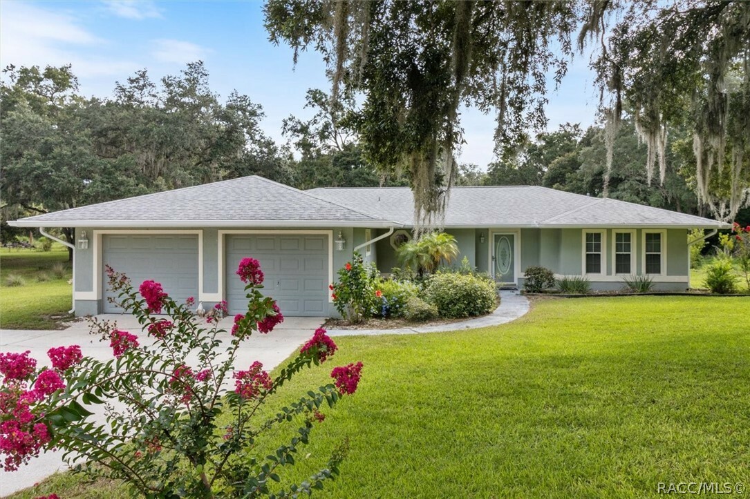 Property Photo:  9175 W Chata Place  FL 34428 