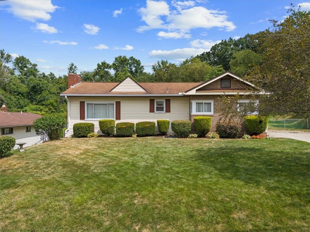 Property Photo:  4 Pearl Ave  PA 15229 