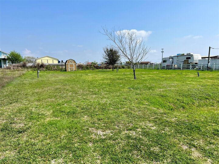 Property Photo: 1080 N Monkhouse Drive TX 77650