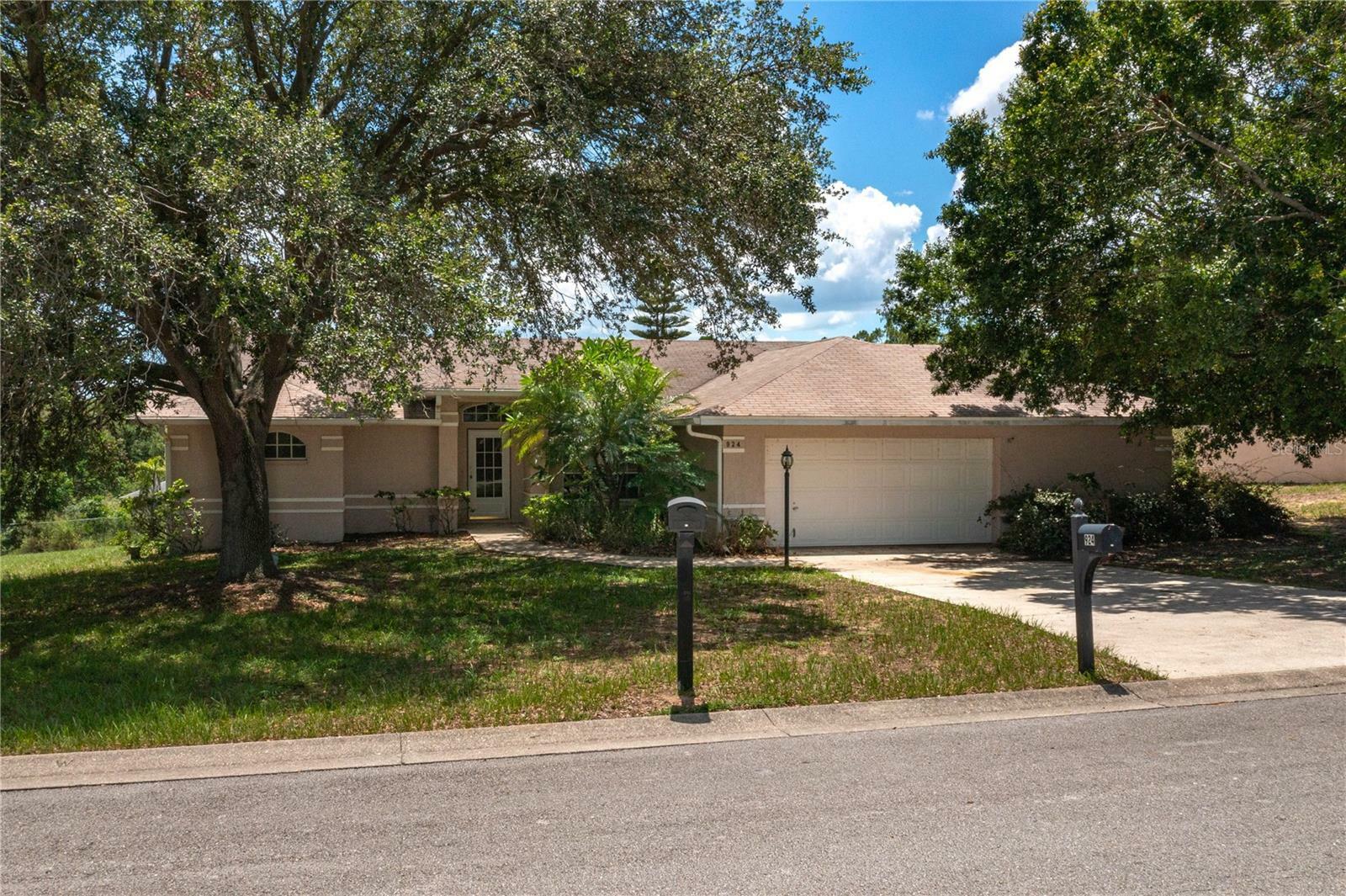 Property Photo:  924 Primrose Way  FL 33853 