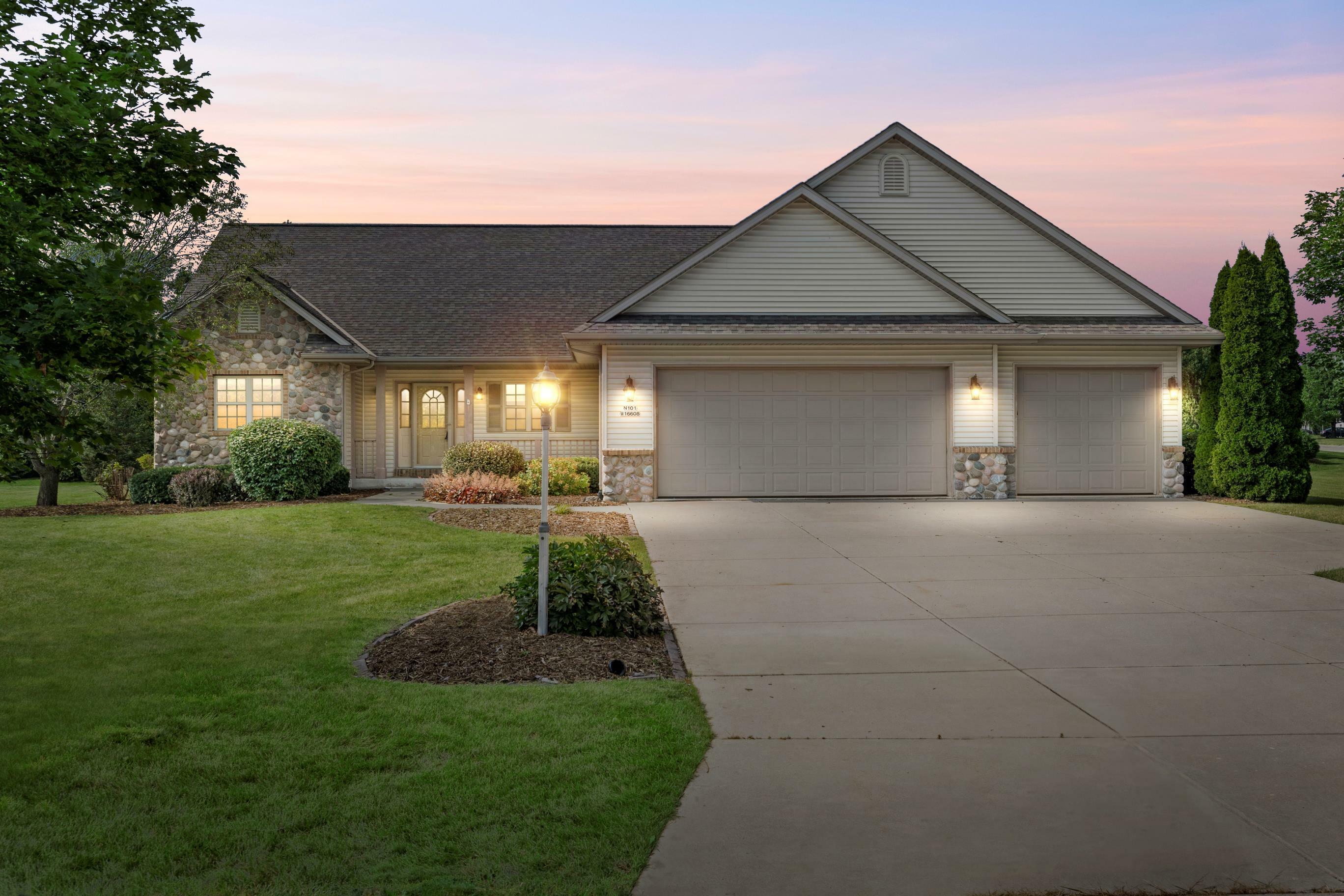 Property Photo: N101w16608 Santa Fe Ct WI 53022