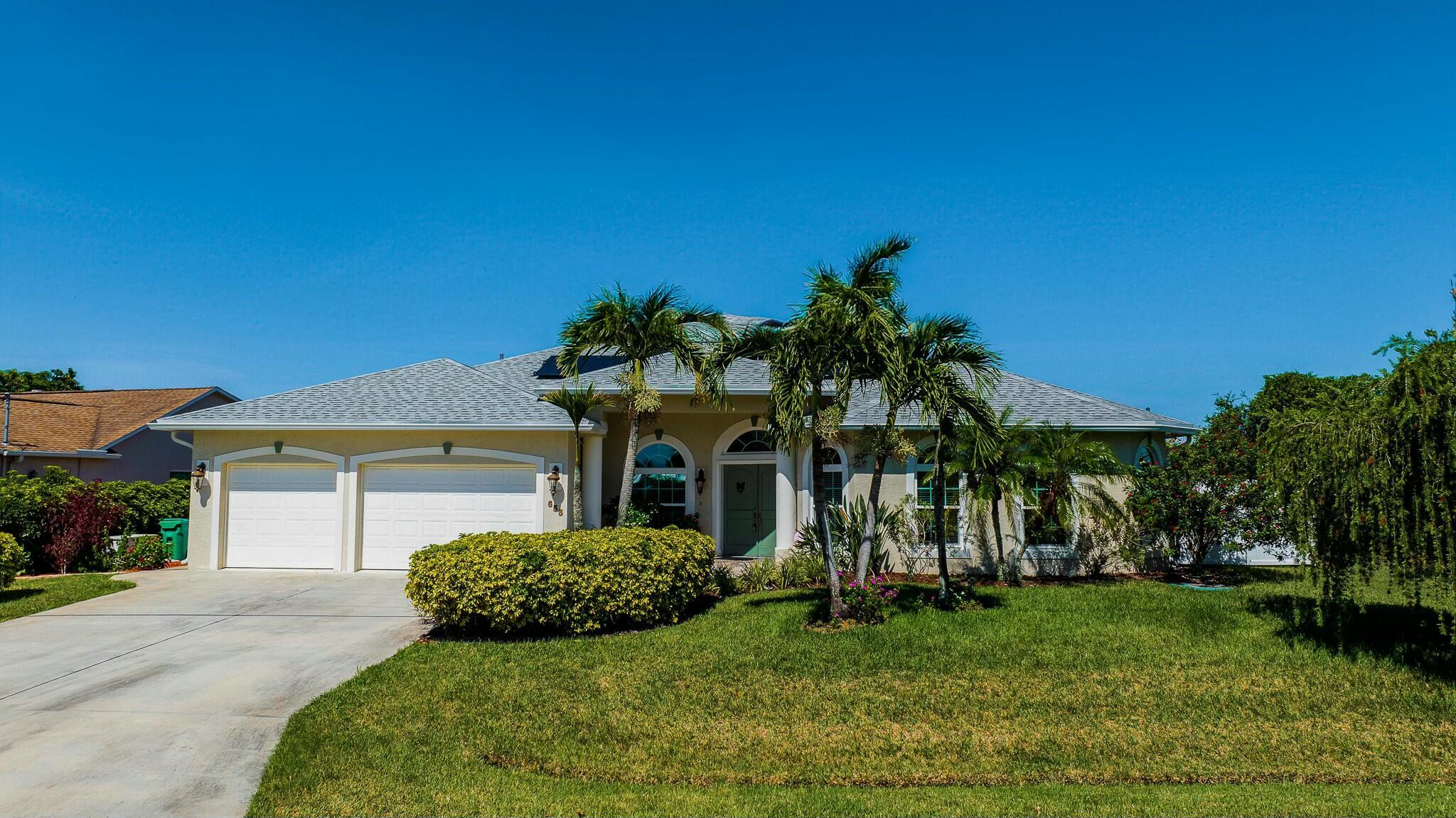 Property Photo: 655 NE Emerson Street FL 34983