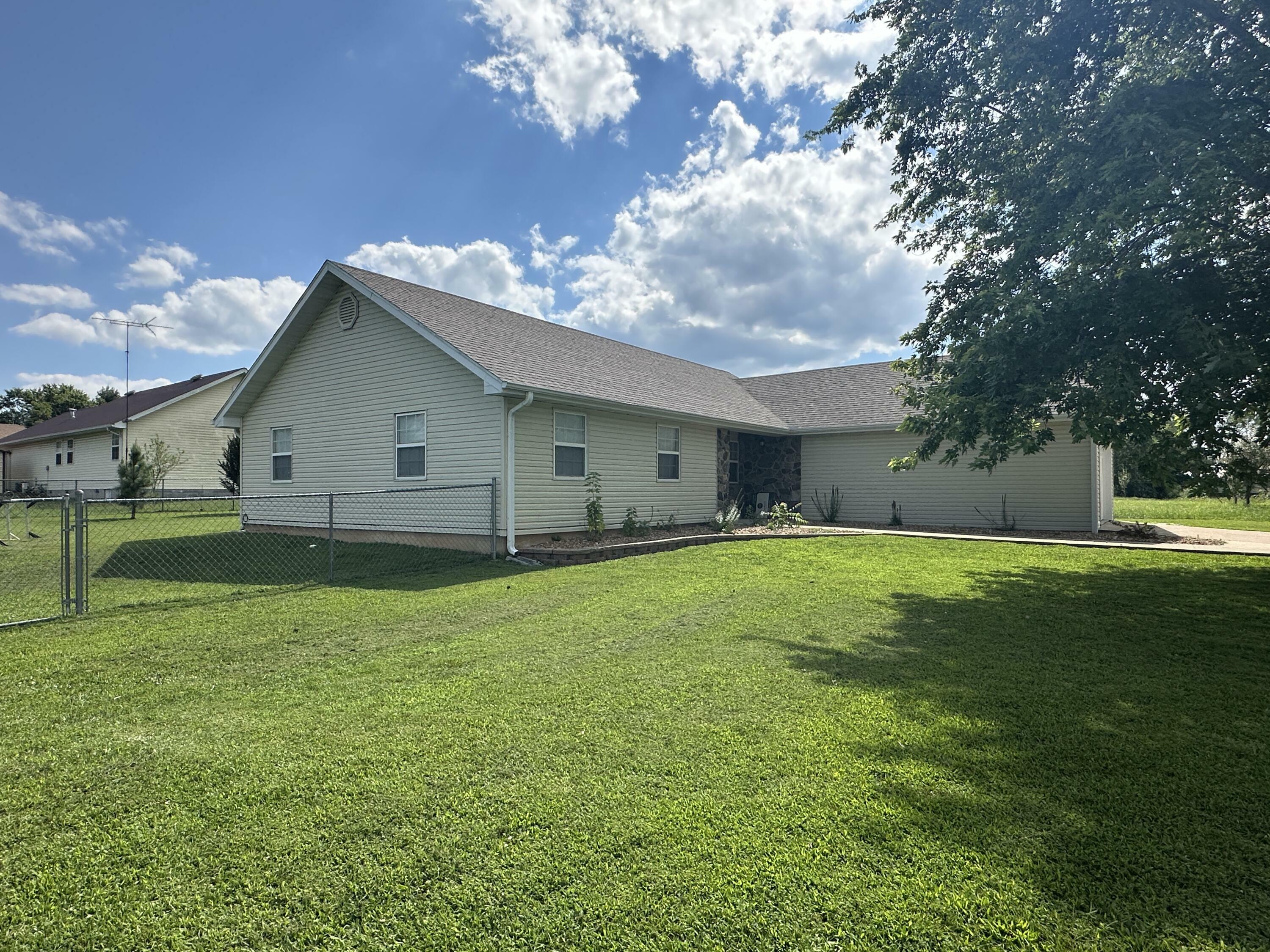 Property Photo: 800 E Long Street MO 65711