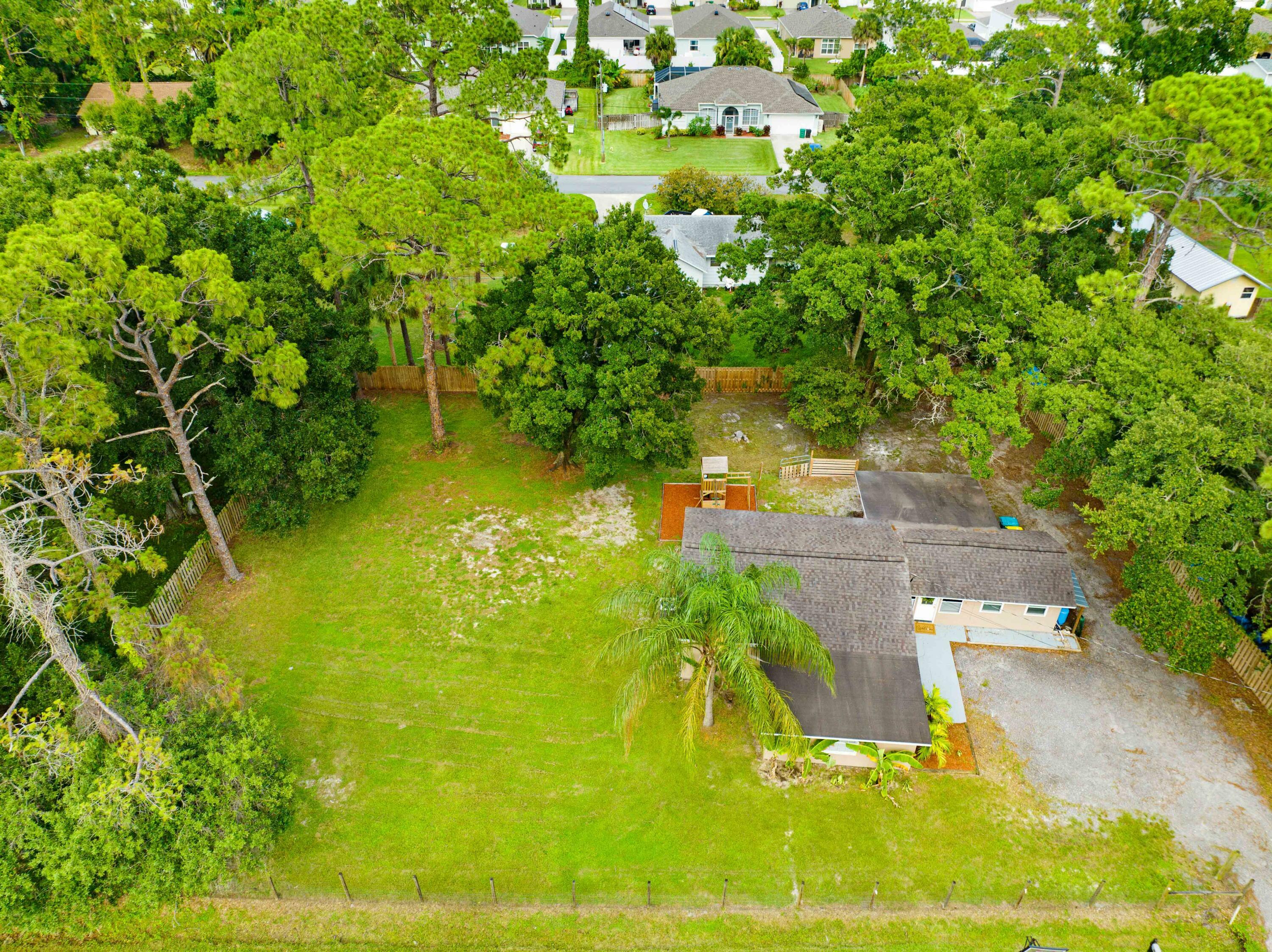 Property Photo:  680 Missouri Street  FL 32904 