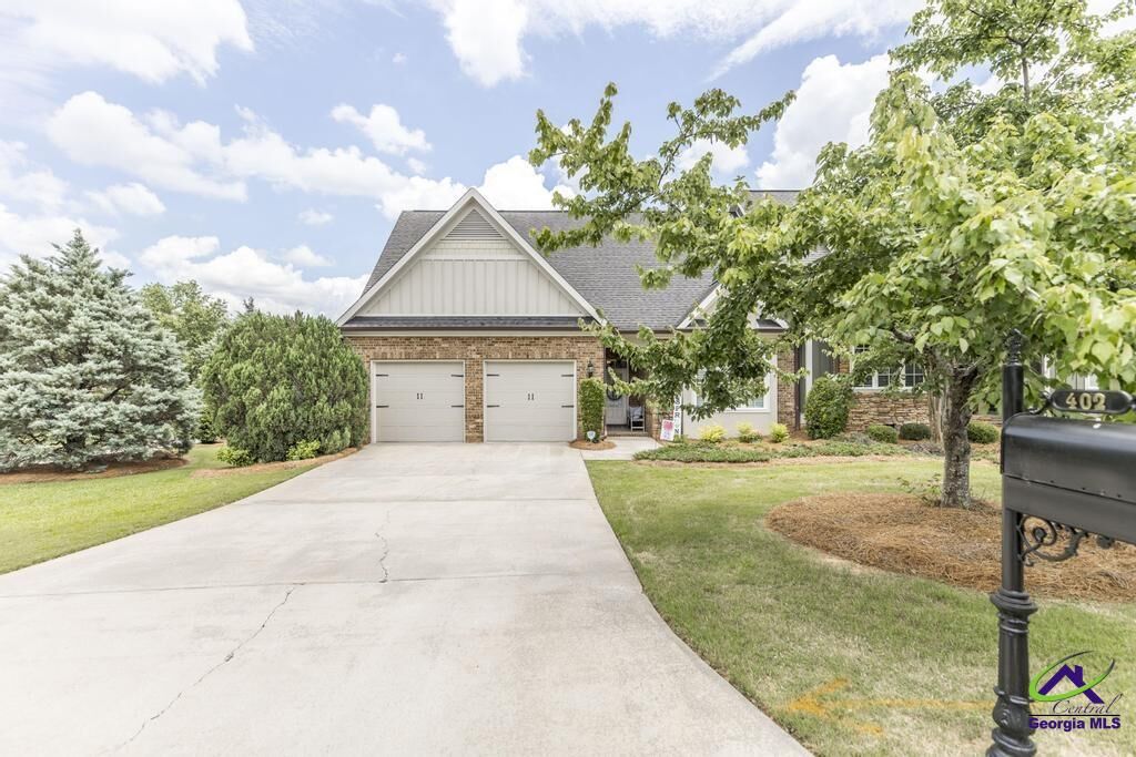 Property Photo: 402 Leamington Lane GA 31220