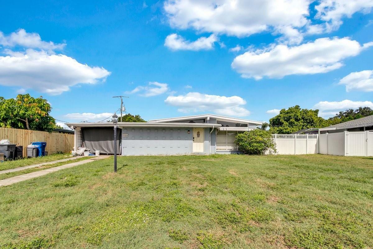 Property Photo:  1104 Dartmouth Drive  FL 34207 