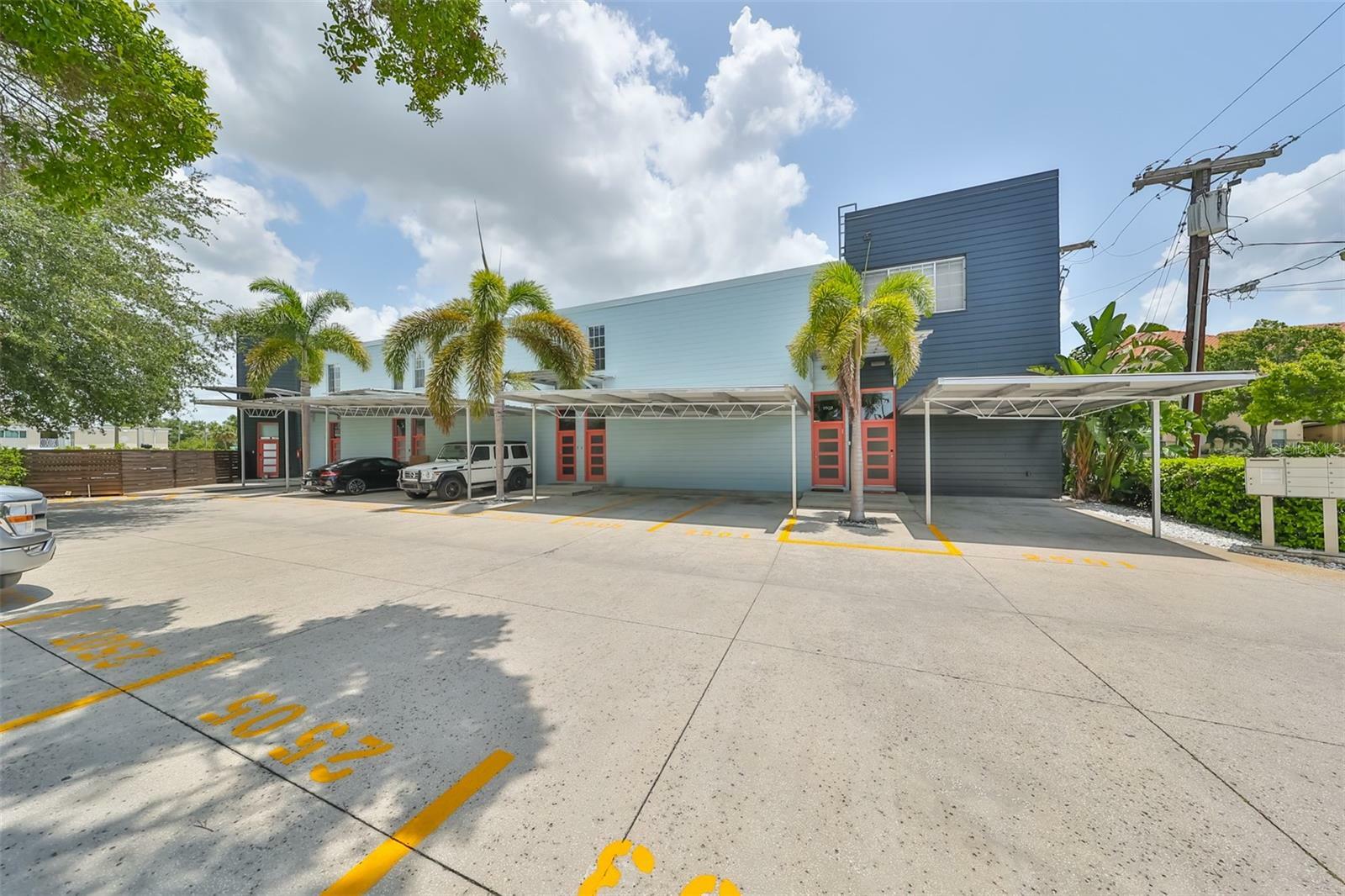 Property Photo:  2513 W Azeele Street  FL 33609 