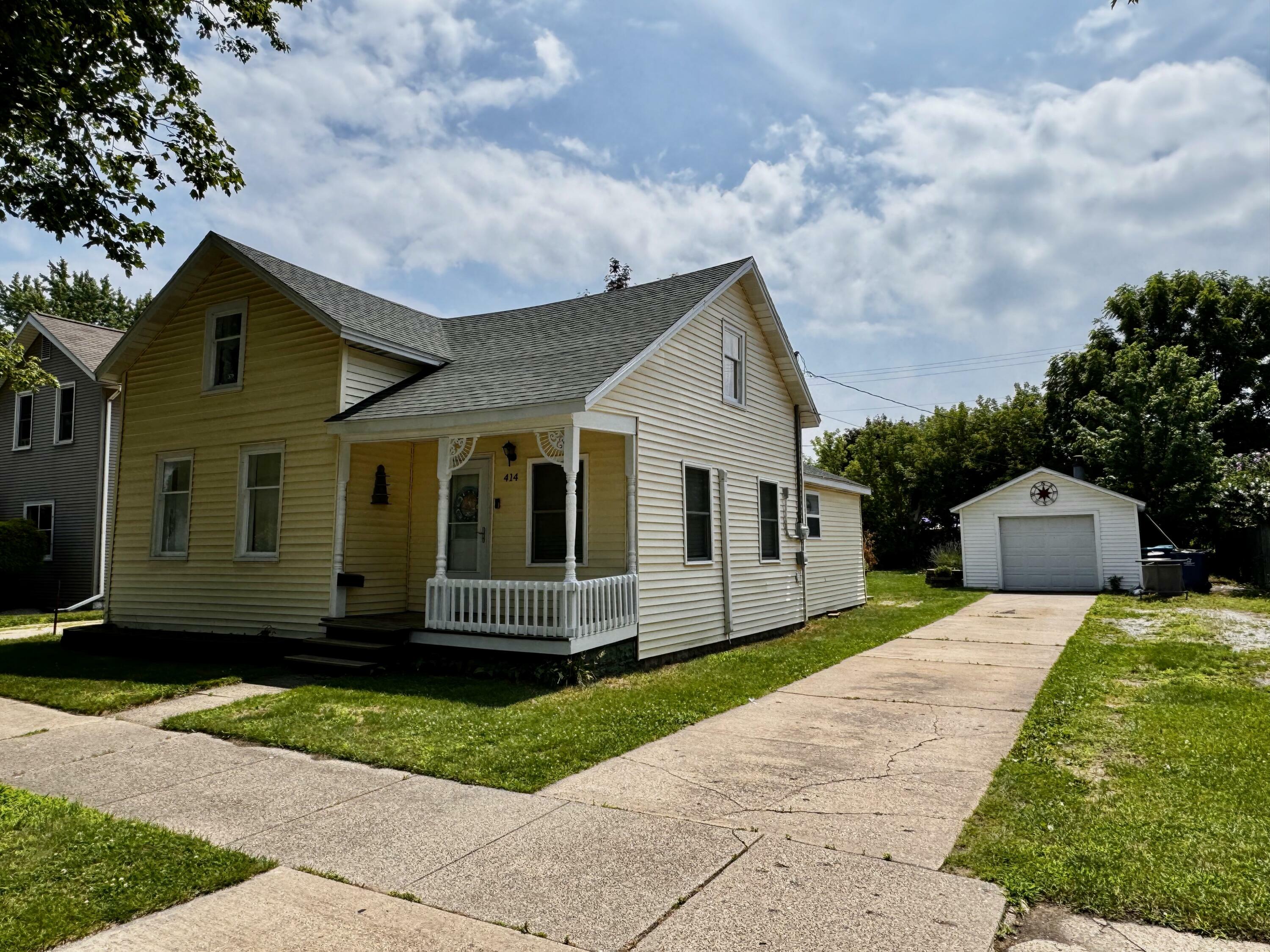 Property Photo:  414 Elliott Avenue  MI 49417 