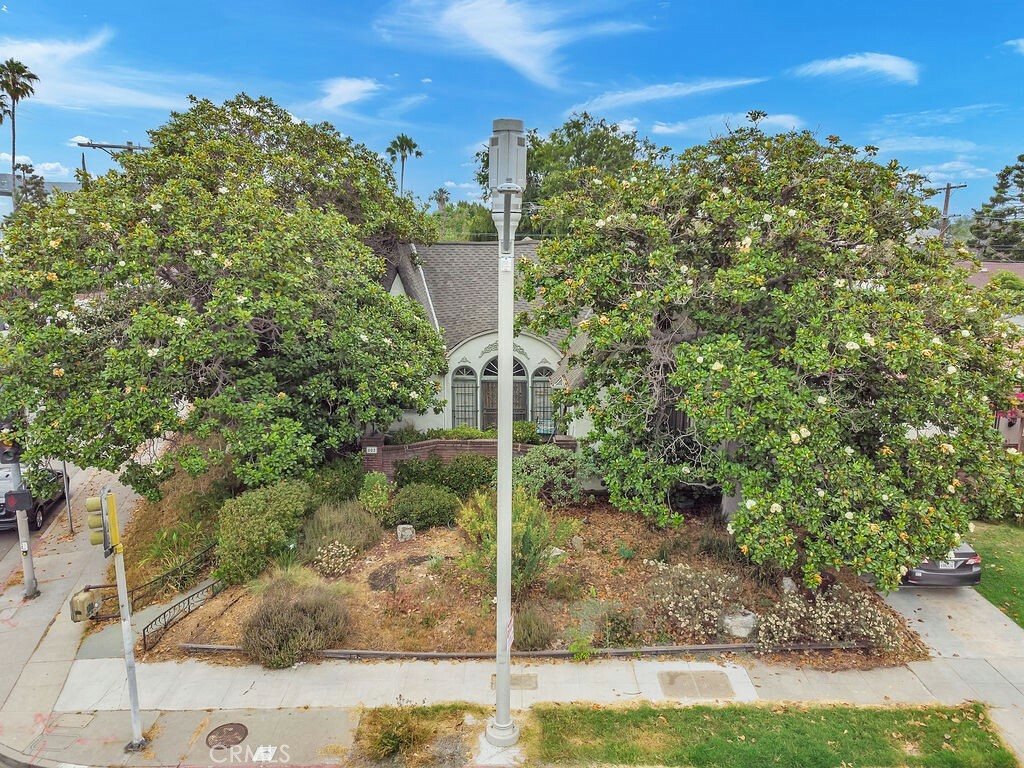 Property Photo:  802 S Cochran Avenue  CA 90036 