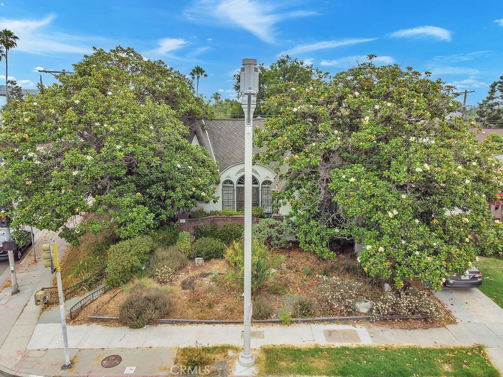 Property Photo:  802 S Cochran Avenue  CA 90036 