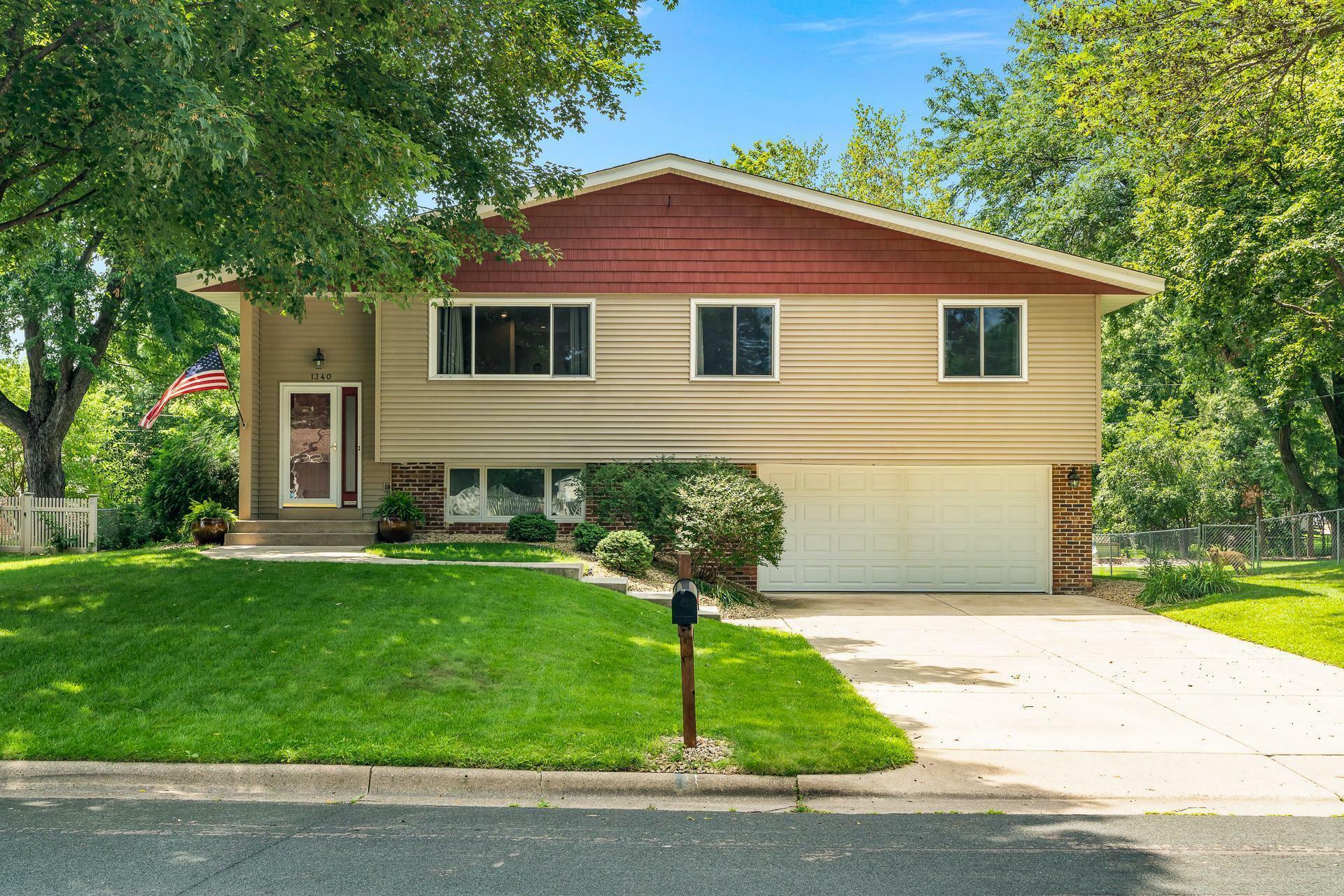 Property Photo: 1340 Hillside Street MN 55033