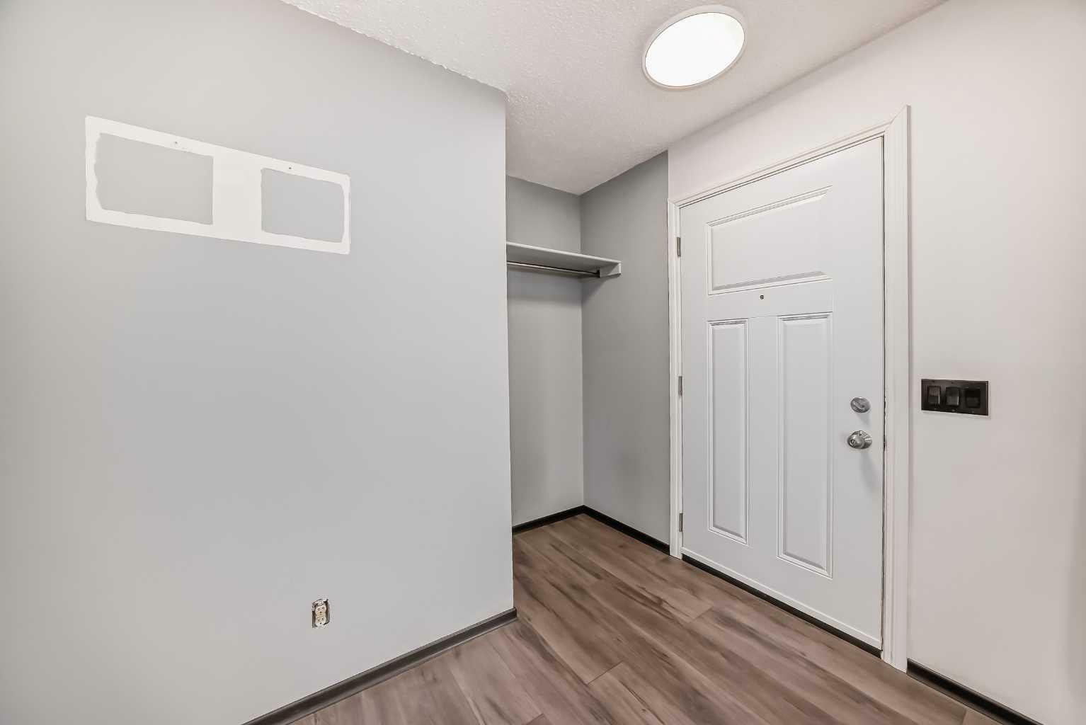 Property Photo:  1102 34 Street SE  AB T2A 0Z8 