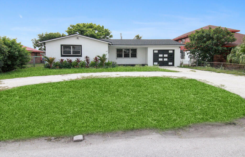 Property Photo:  621 SW 12th Street  FL 33430 