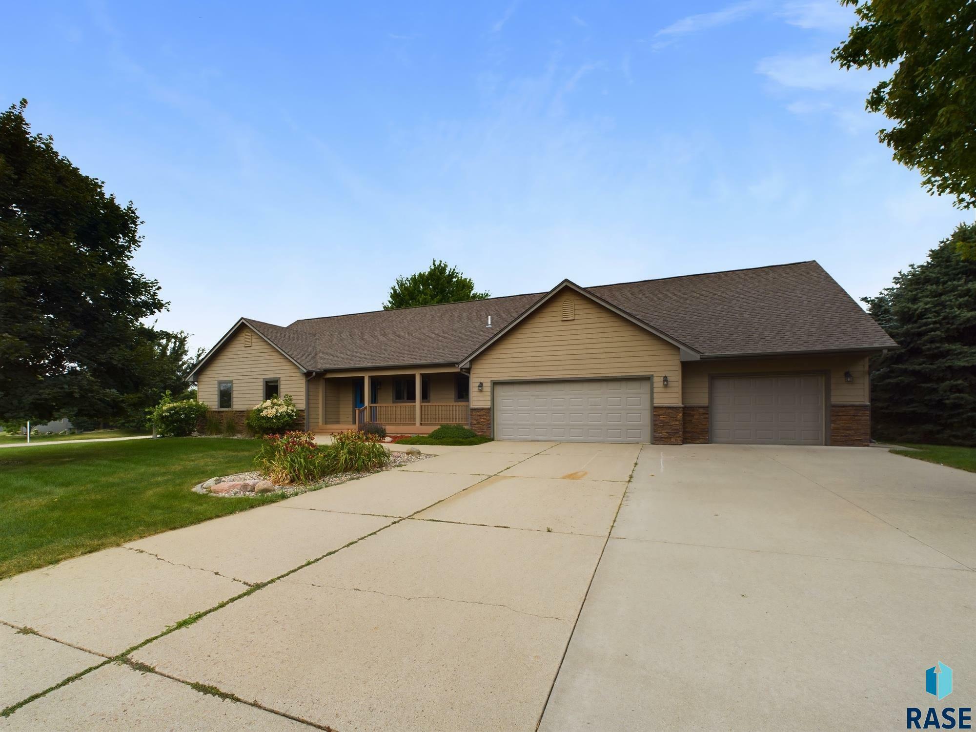 Property Photo:  401 N Mystic Cir  SD 57110 