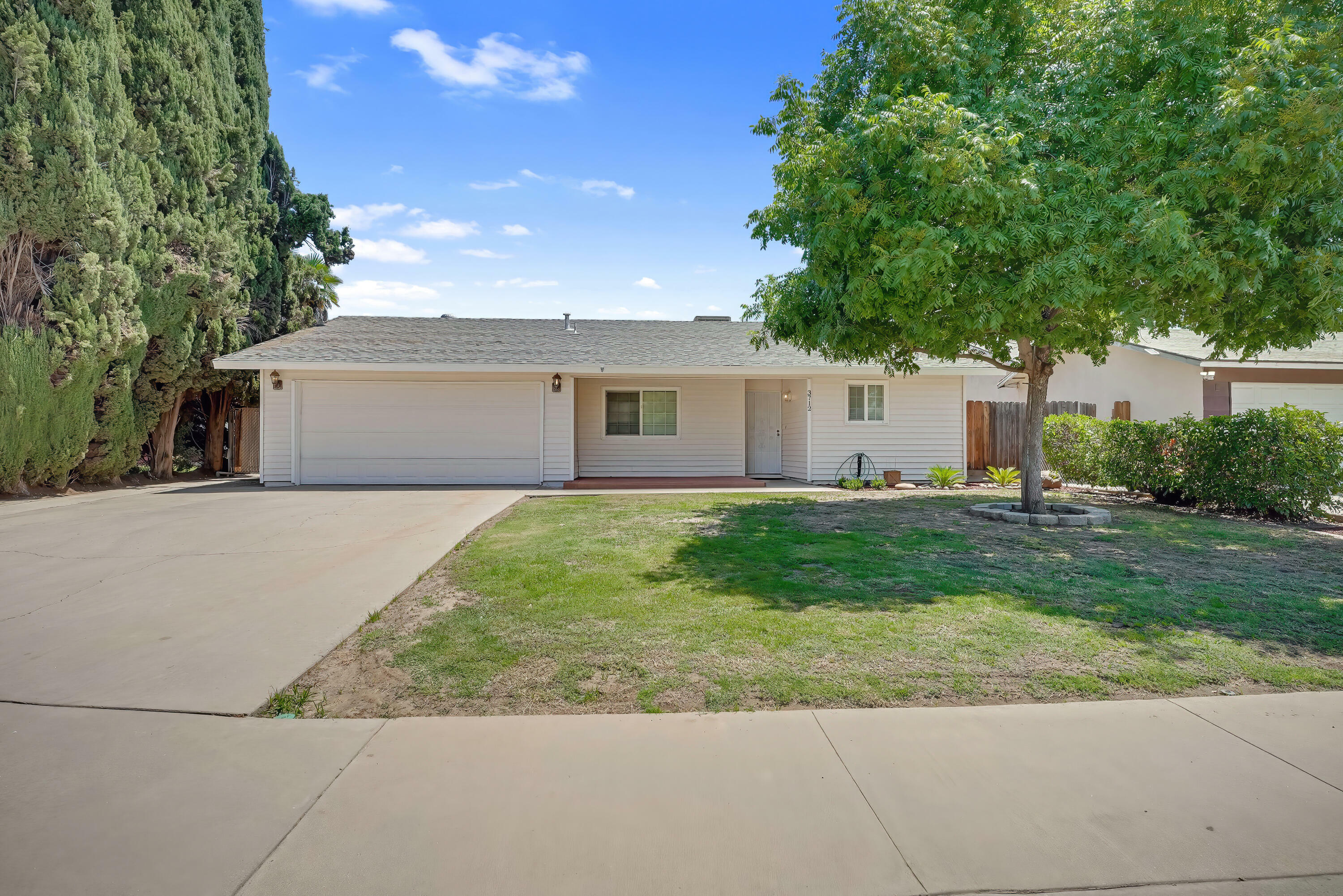 Property Photo:  3712 S Valley Court  CA 93277 