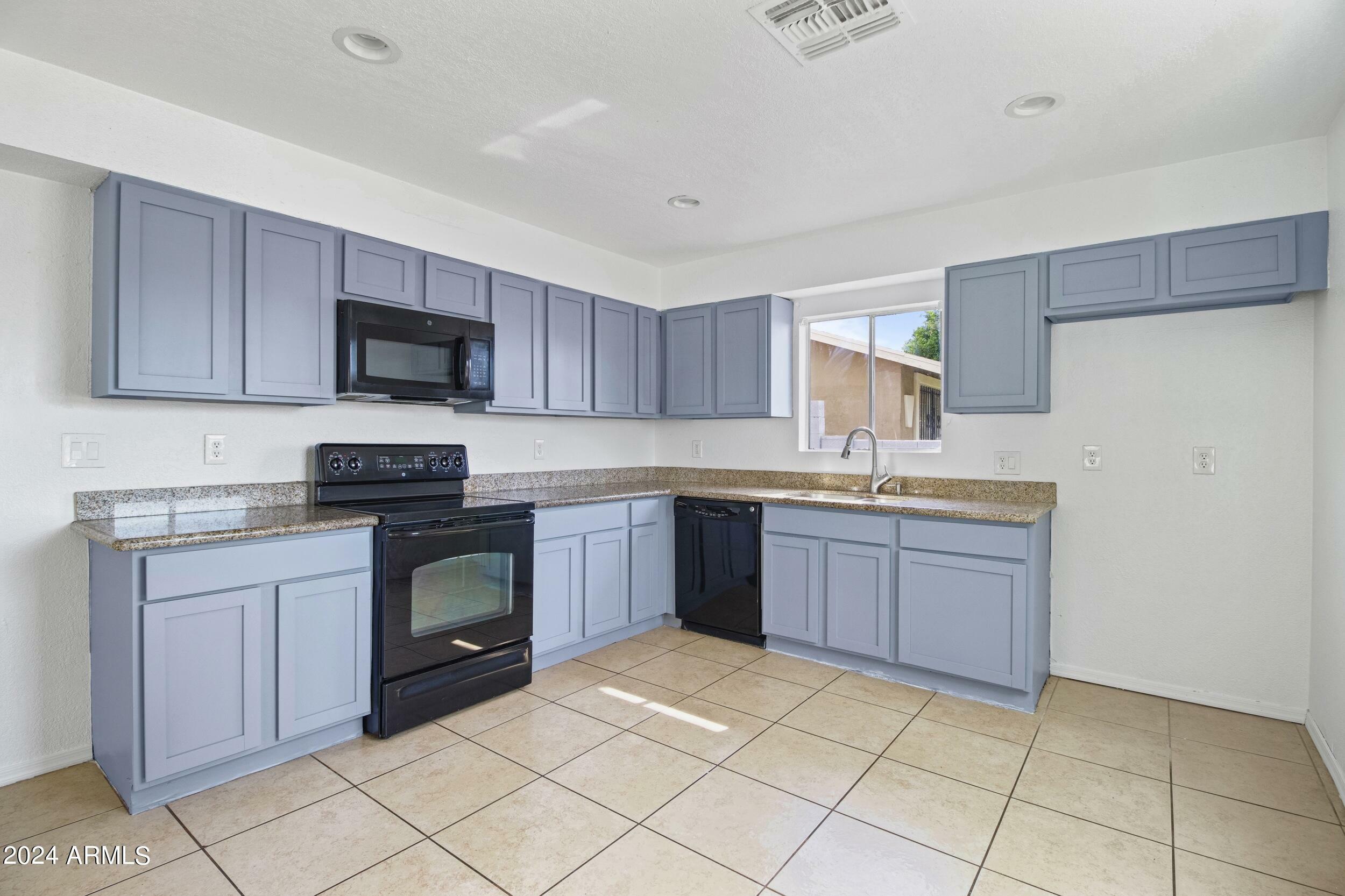 Property Photo:  280 W Whitten Street  AZ 85225 