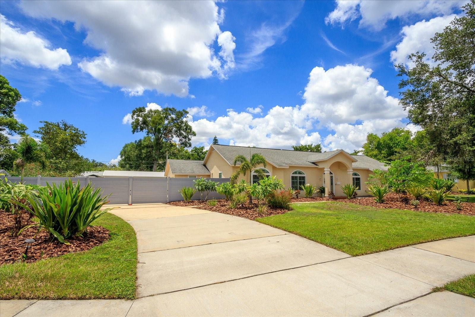 Property Photo:  922 Garden Drive  FL 32789 