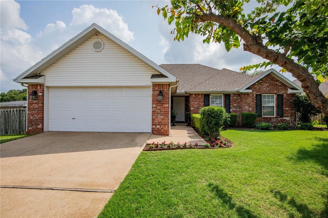 Property Photo:  441 Ketch Court  AR 72762 