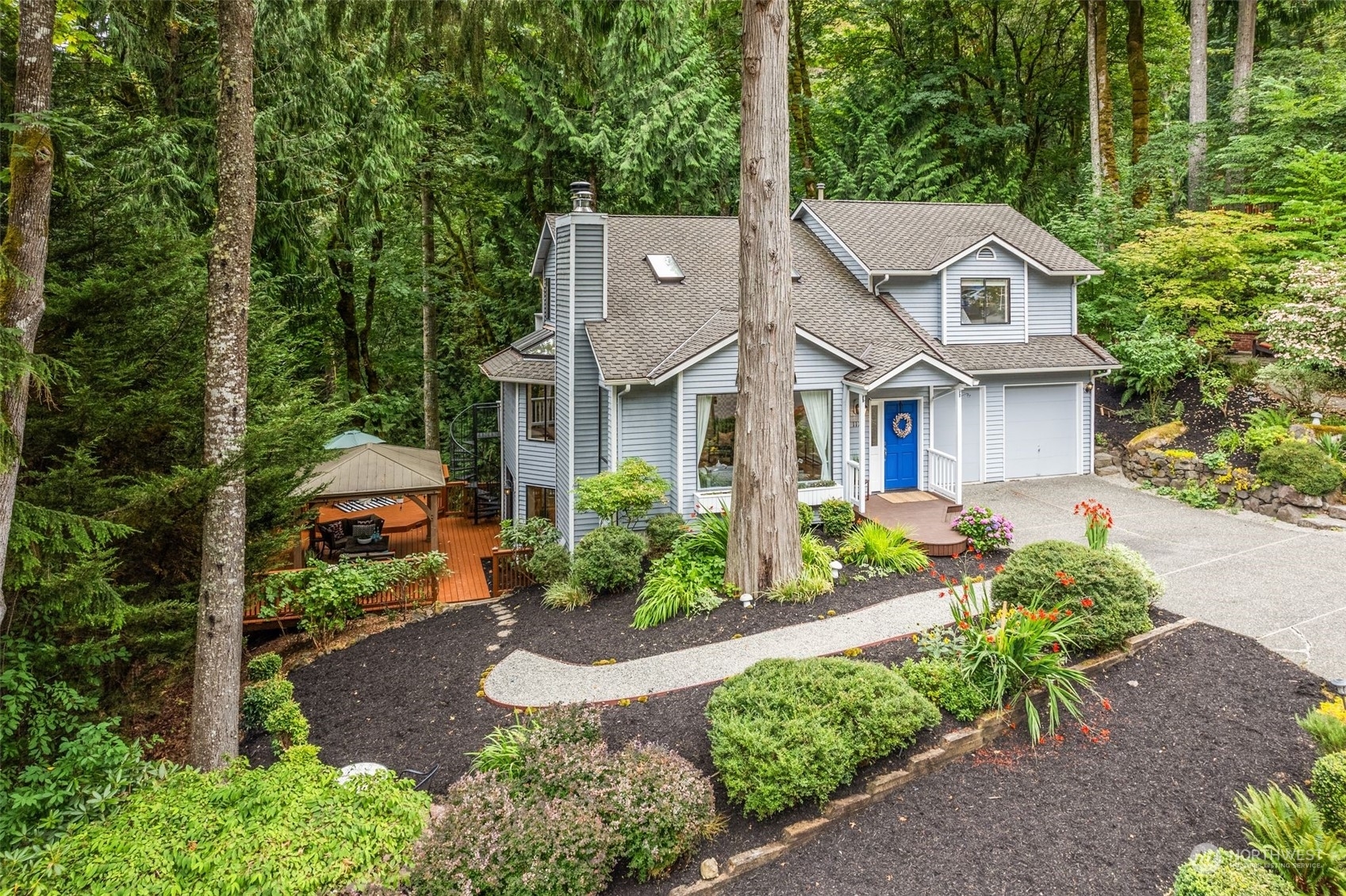 Property Photo:  1125 Ridgewood Place SW  WA 98027 