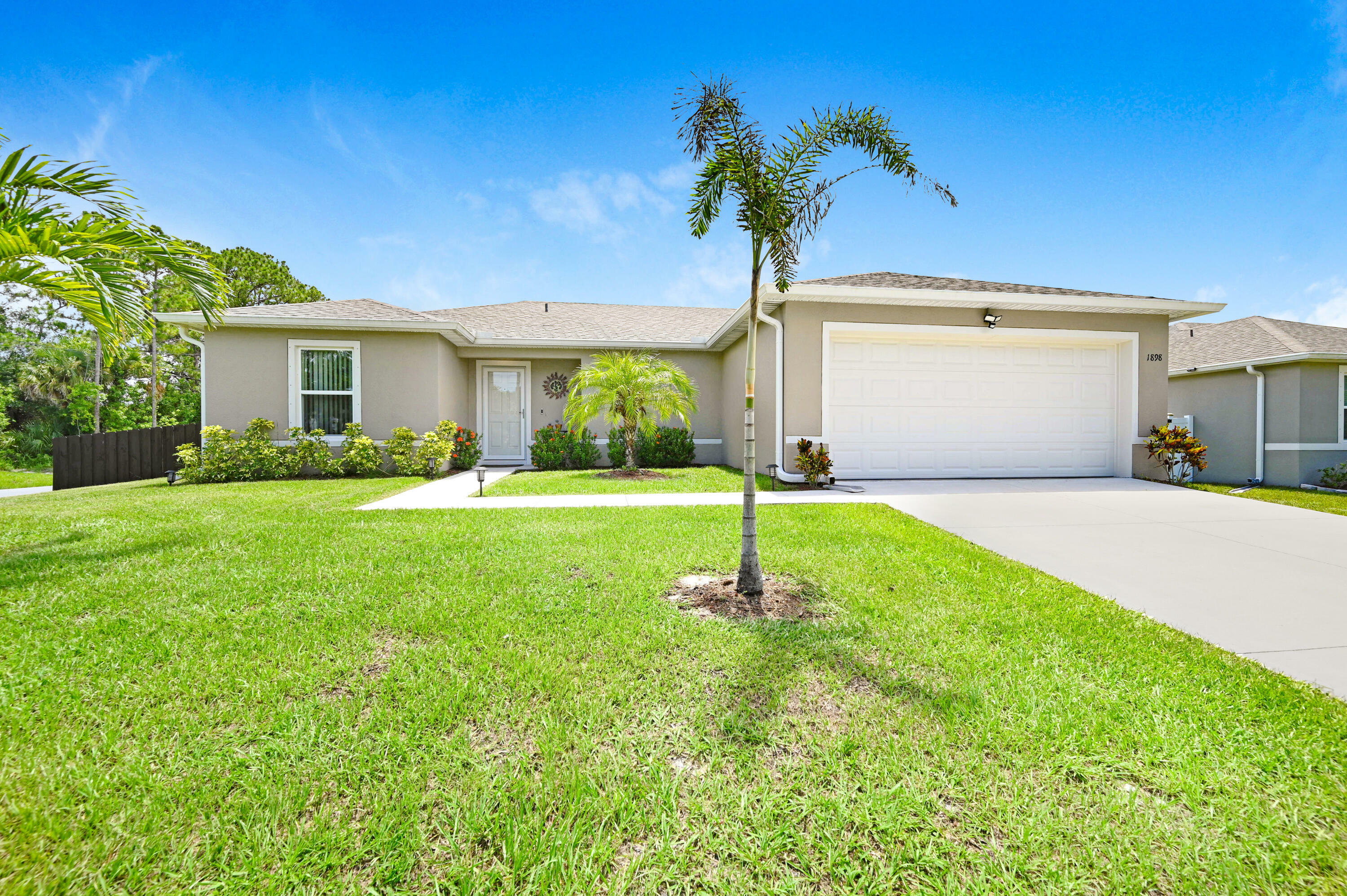 Property Photo:  1898 Radcliff Avenue SE  FL 32909 