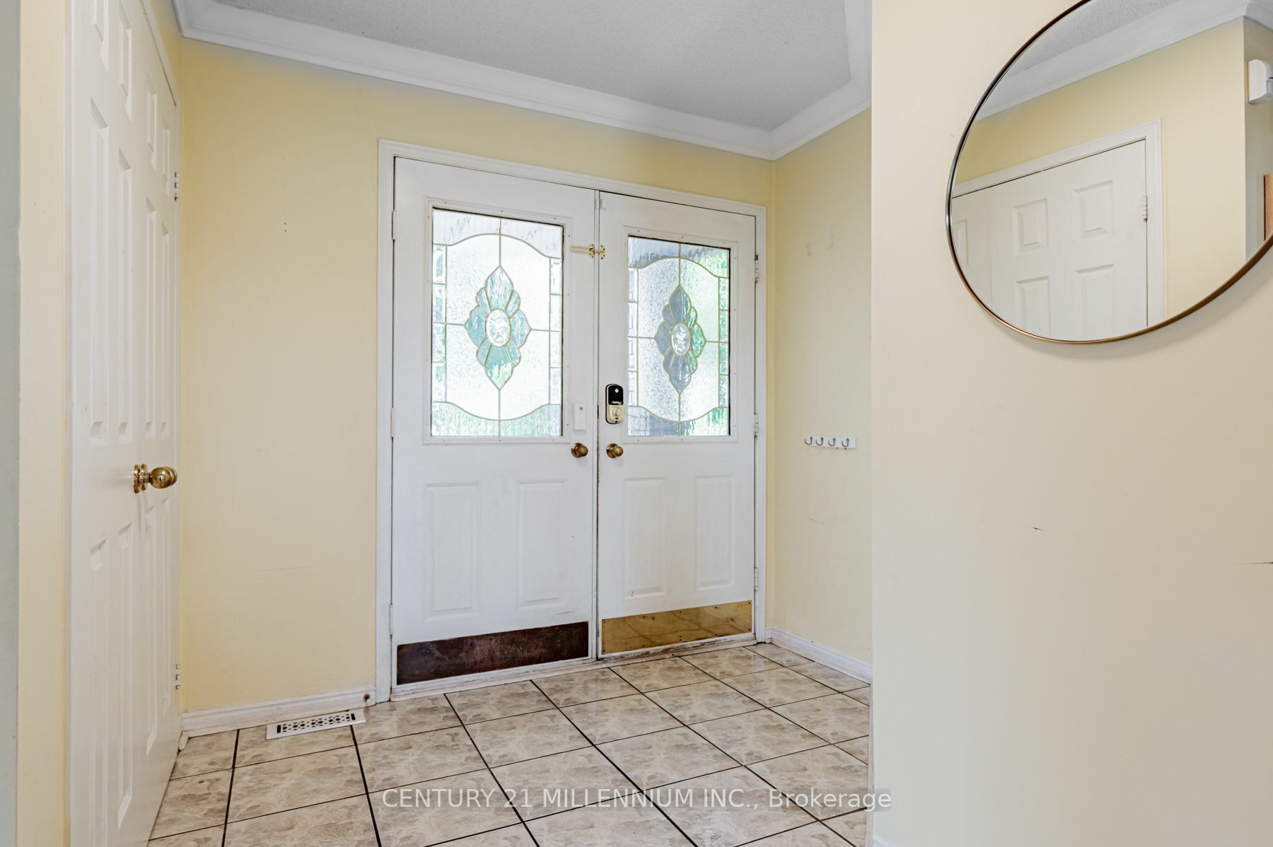 Property Photo:  16 Brownridge Crt  ON L6W 4L5 