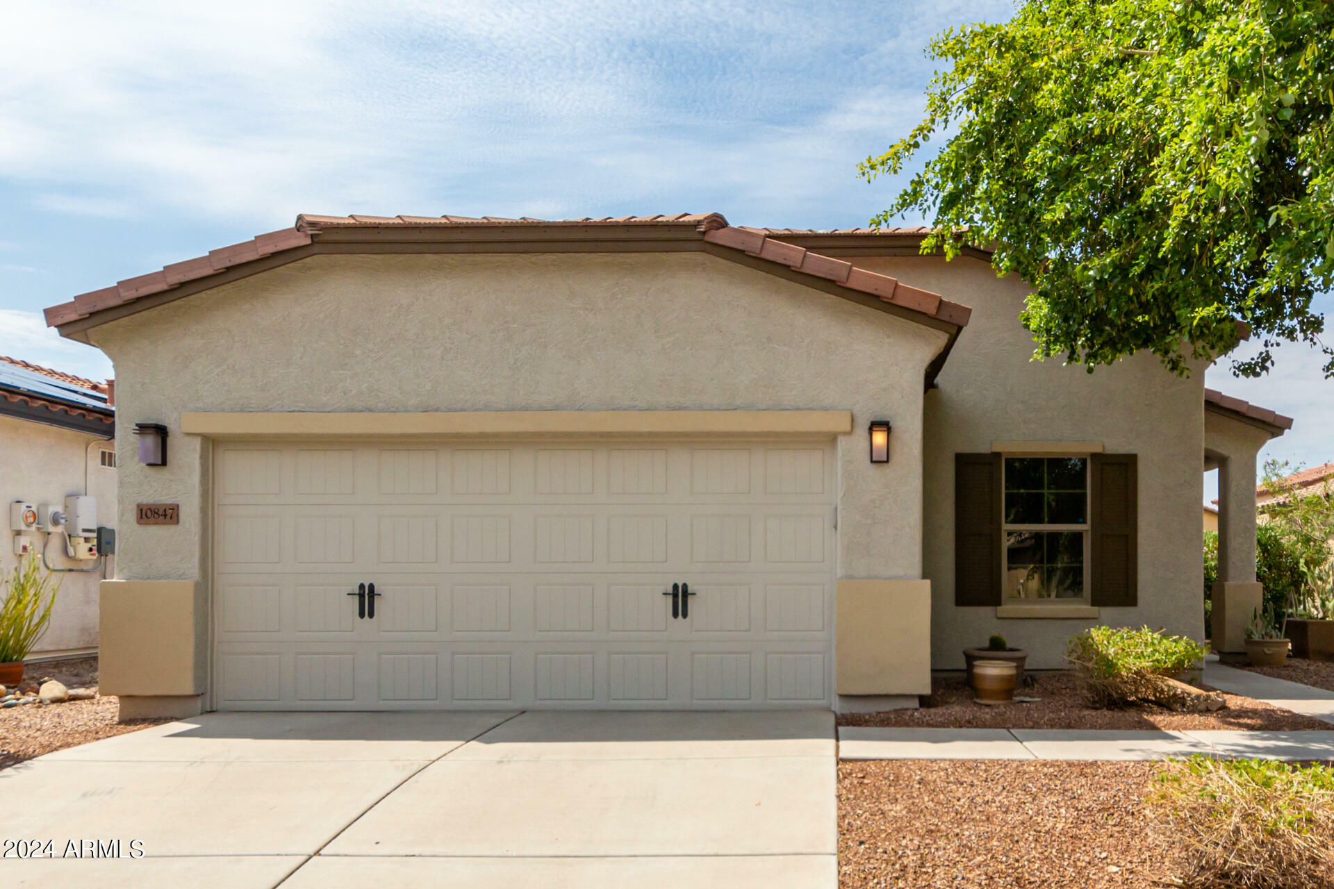 Property Photo:  10847 W Avenida Del Rey --  AZ 85383 