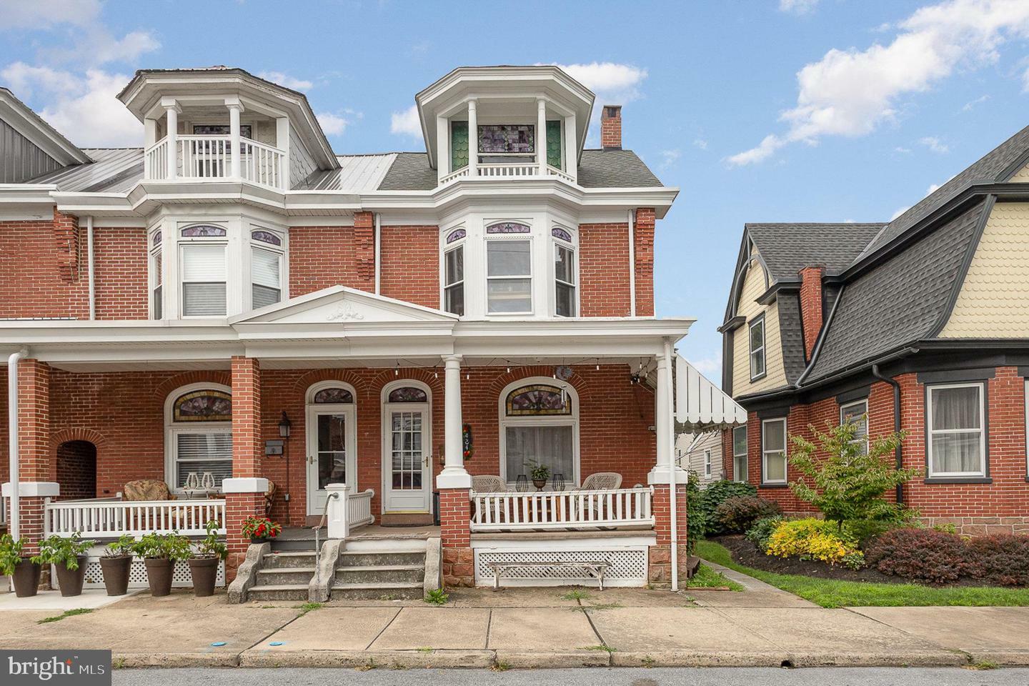 Property Photo:  434 Walnut Street  PA 17517 