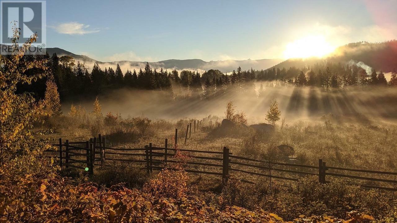 Photo de la propriété:  592 Bear Valley Road  BC V0E 2G1 