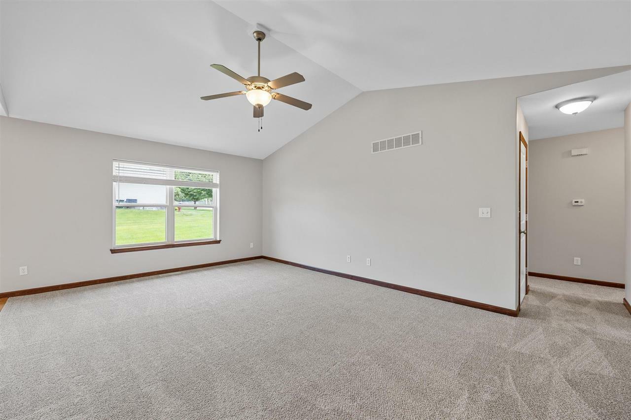 Property Photo:  1700 Mackinaw Dr  IA 52245 