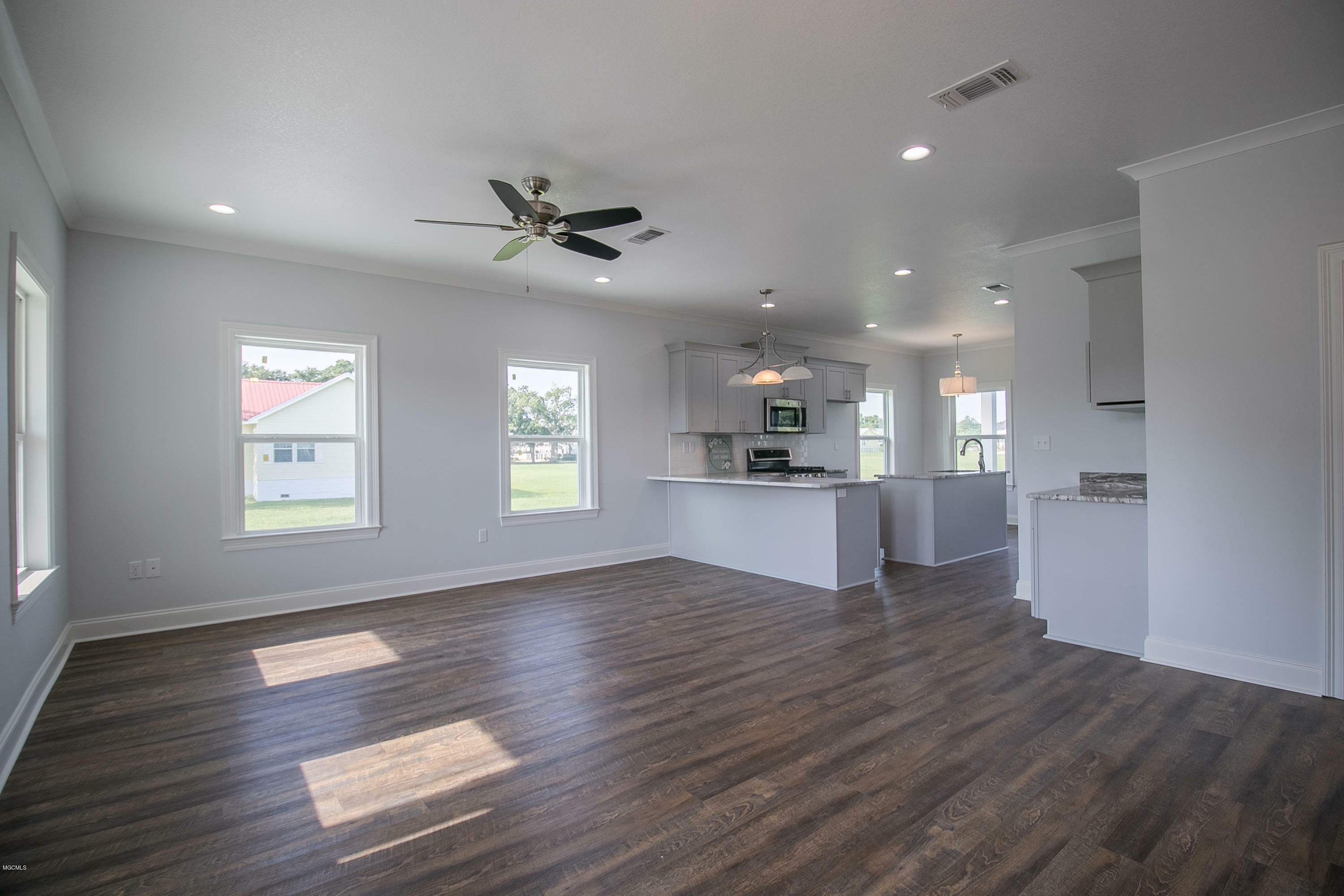 Property Photo:  117 Oak View Avenue  MS 39560 