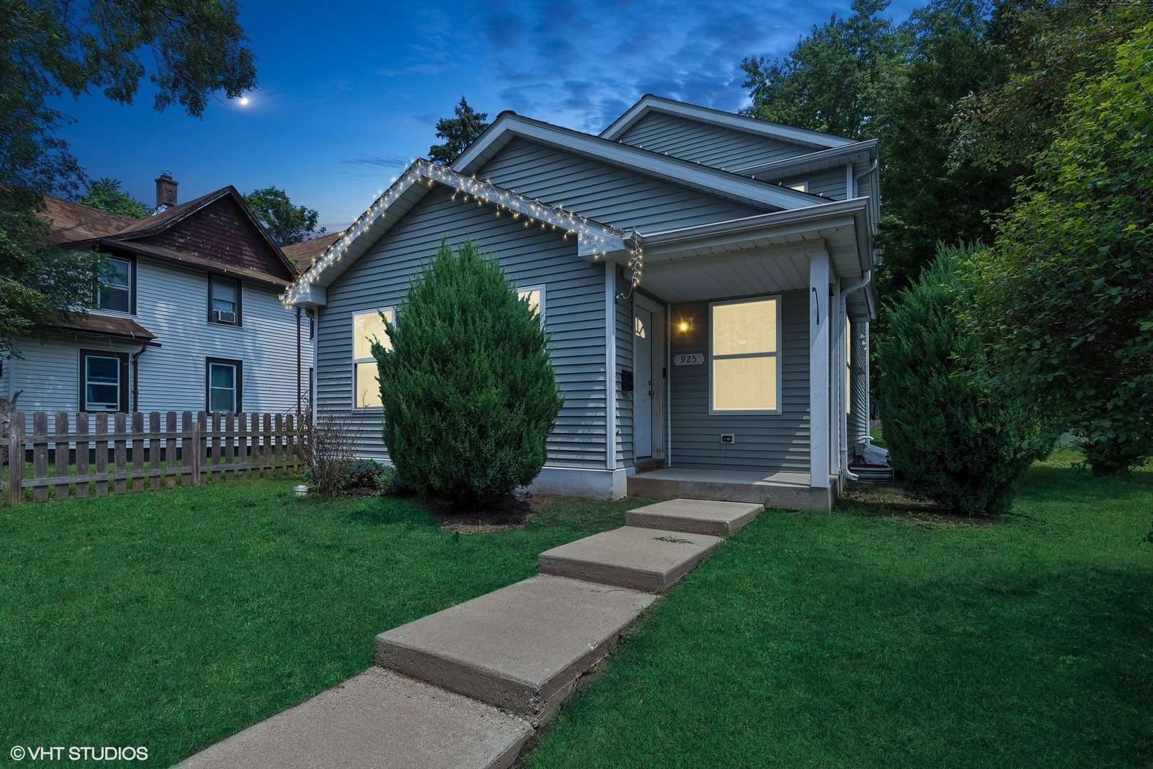 Property Photo:  925 Adams Street  IL 60085 