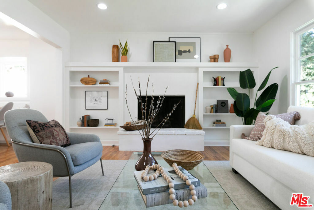 Property Photo:  2255 Benedict Canyon Drive  CA 90210 