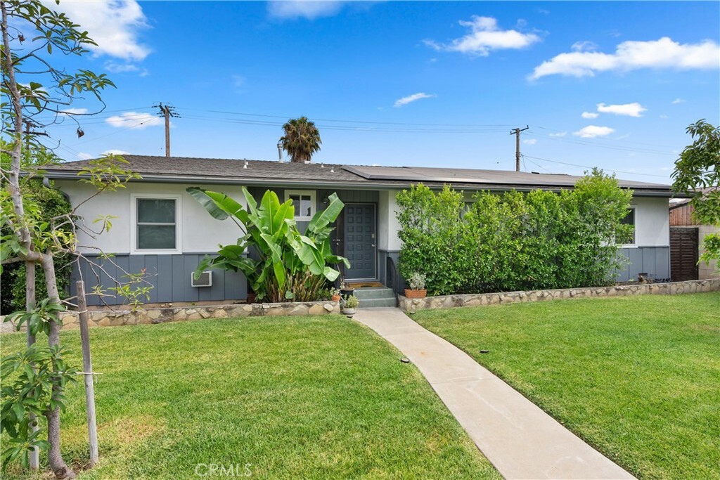 Property Photo:  401 E Valencia Drive  CA 92832 