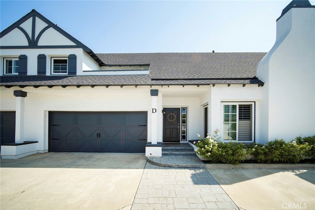 Property Photo:  2370 Elden Avenue D  CA 92627 