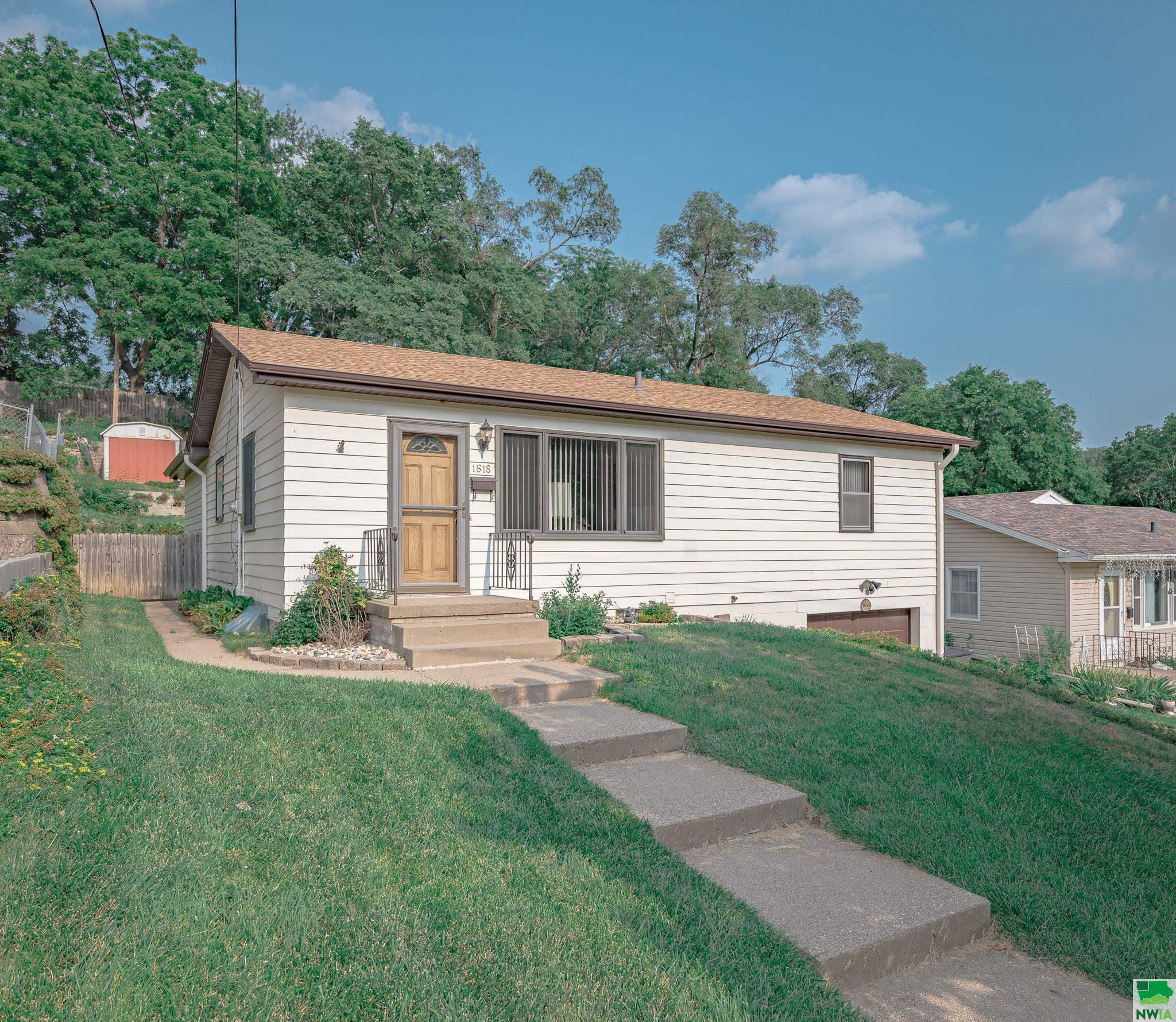 Property Photo:  1618 S Irene St  IA 51106 