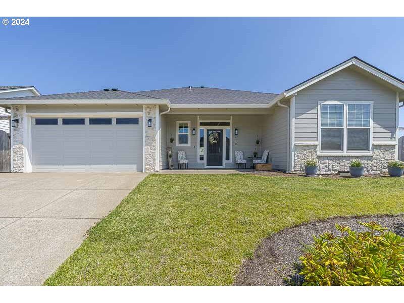 Property Photo:  414 NW Cascade Mountain Dr  OR 97338 