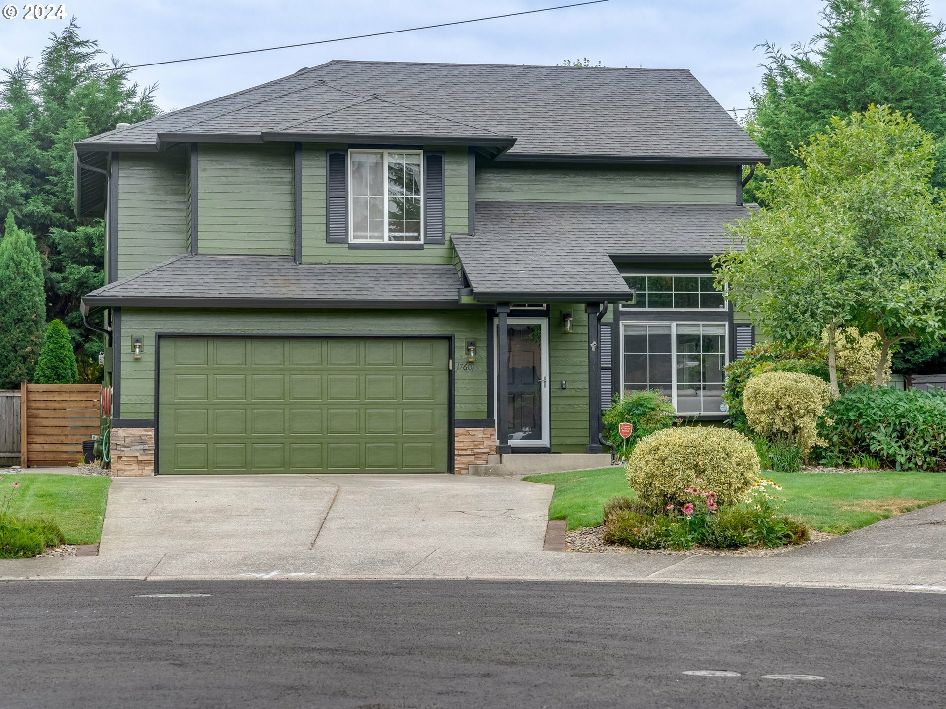 Property Photo:  17601 SE 17th Cir  WA 98683 