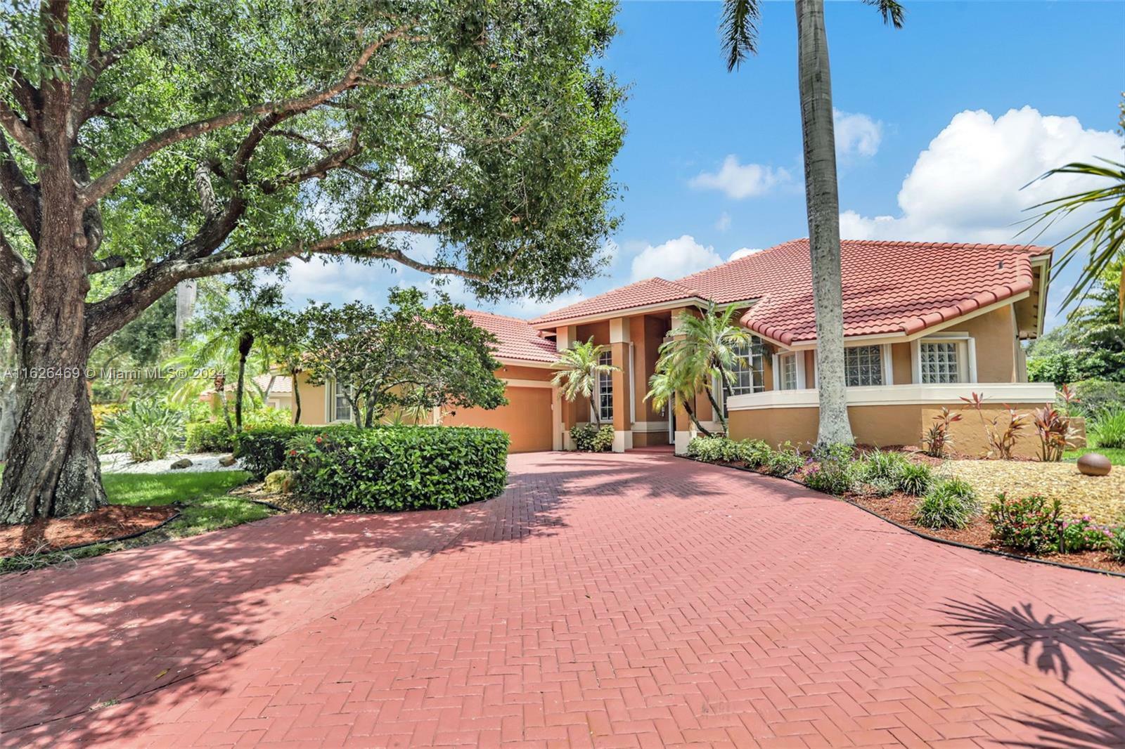 Property Photo: 1861 W Eagle Trace Blvd W FL 33071
