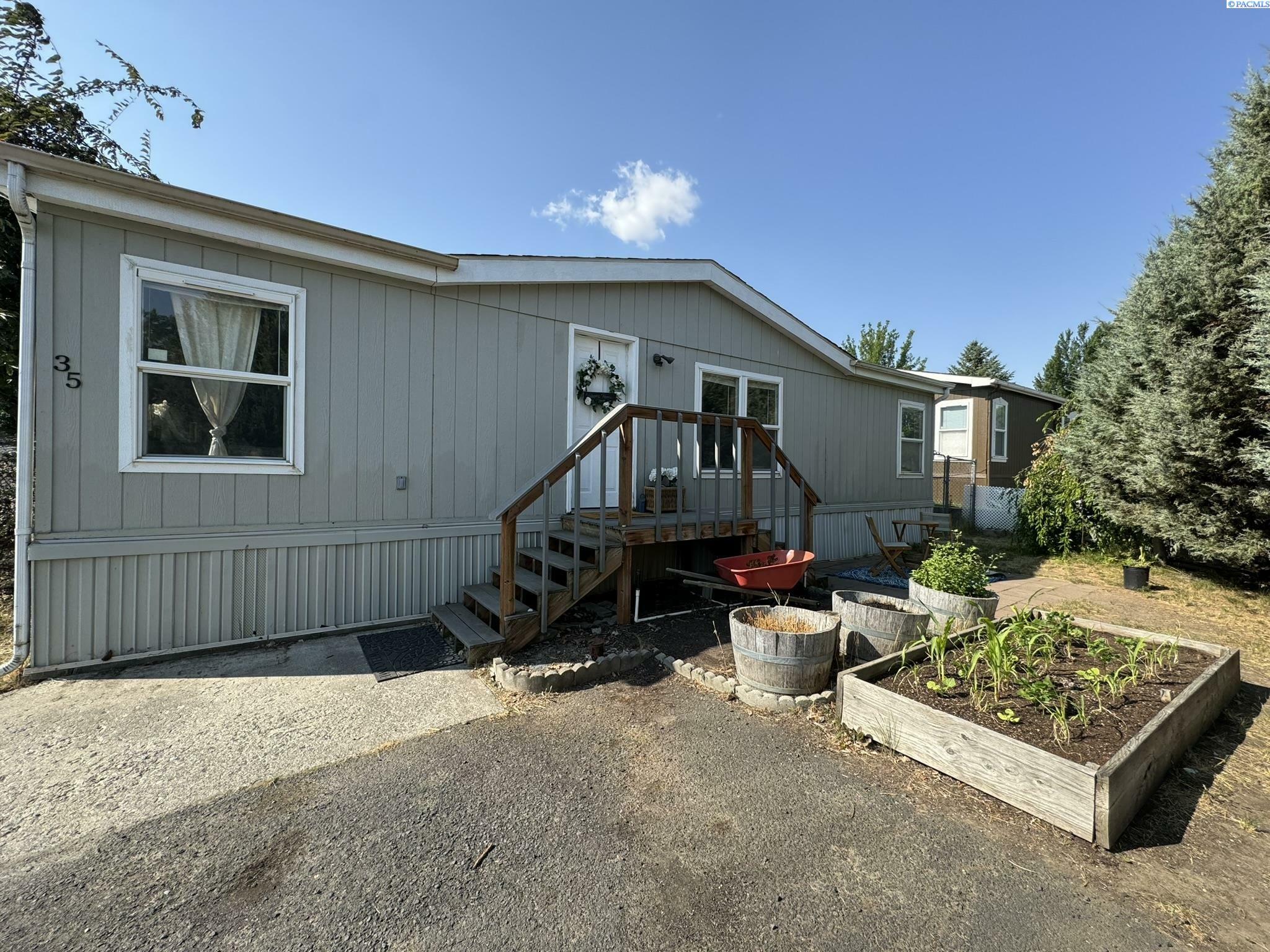 Property Photo:  260 NW Golden Hills Dr #35  WA 99163 