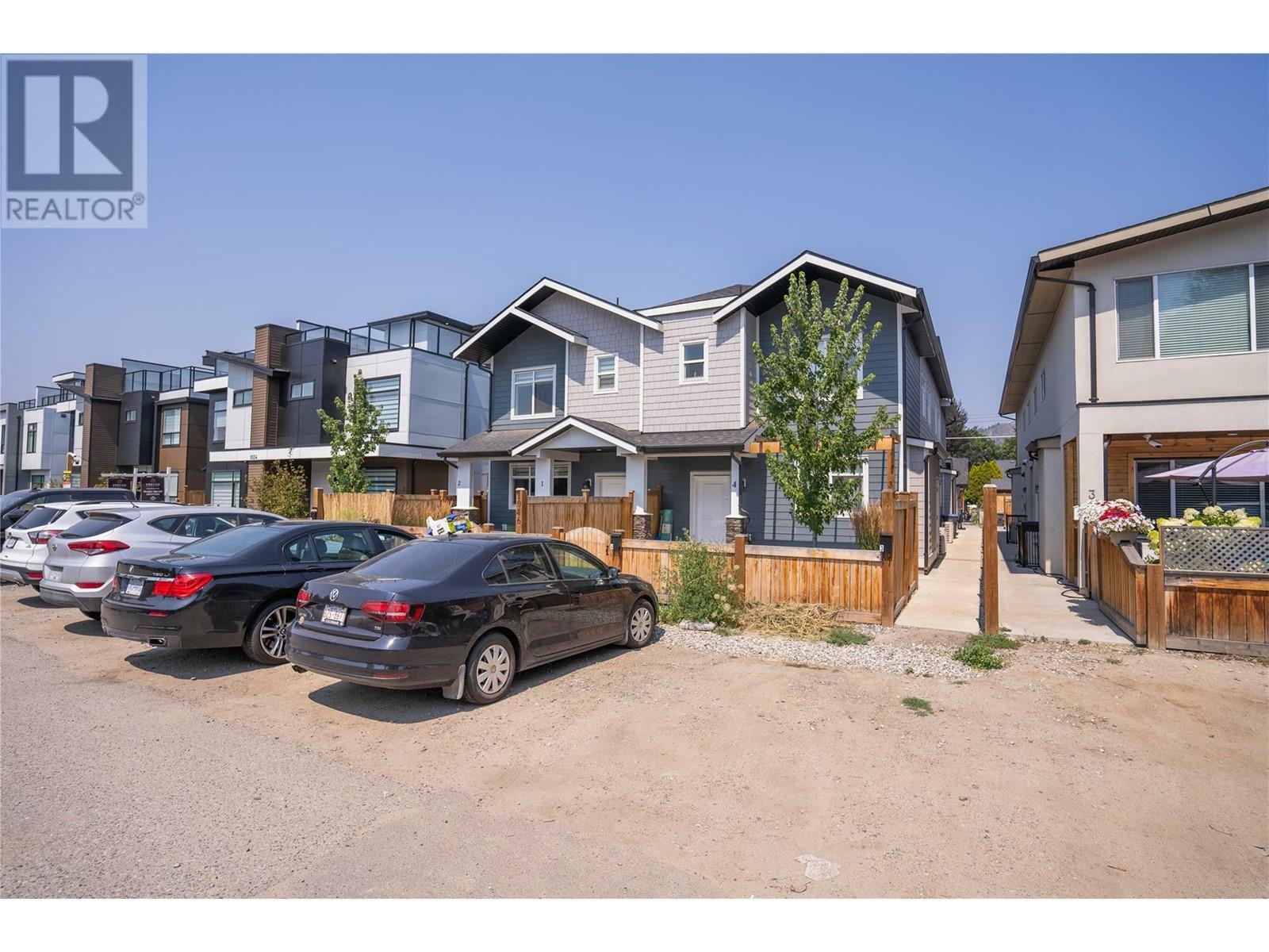 Property Photo:  1046 Martin Avenue 4  BC V1Y 6V5 