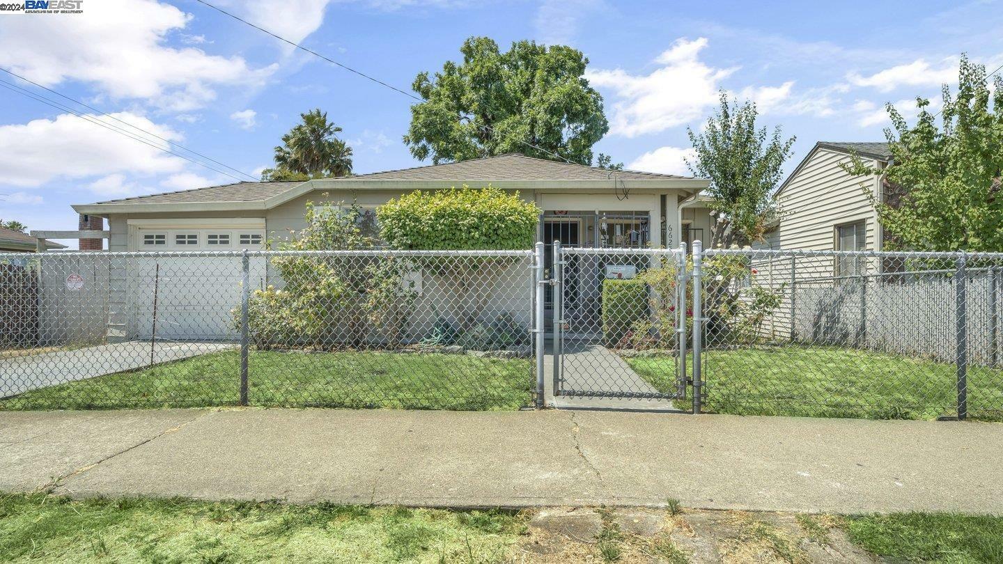 Property Photo:  6625 Eastlawn St  CA 94621 