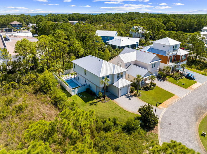 Property Photo: 61 Shelley'S Way FL 32550
